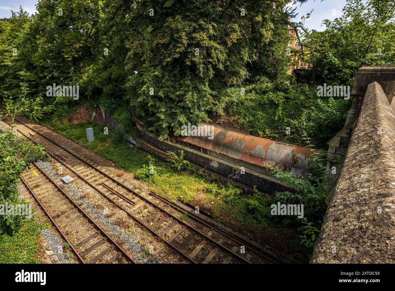 Il derelitto "Worm", un tunnel passeggeri di prima classe dalla stazione di Great Malvern all'Imperial Hotel, Worcestershire, Inghilterra, un passeggero di prima classe Foto Stock