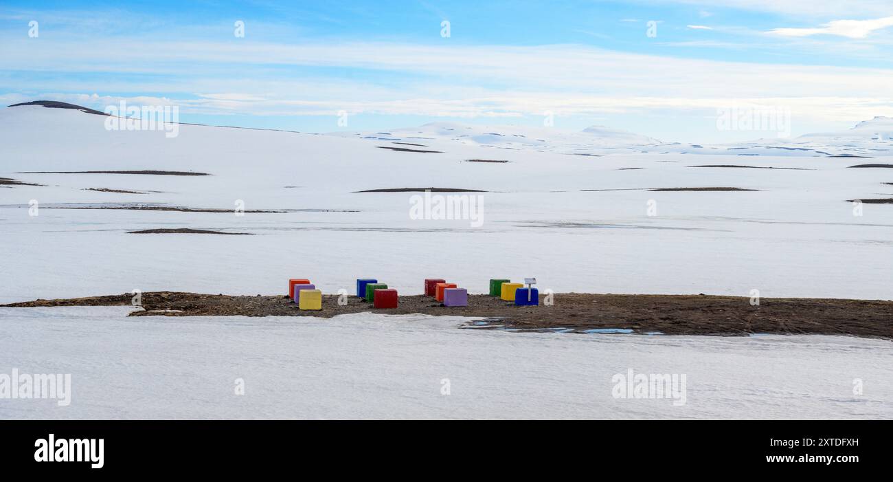 La scultura "montagna più pesante" di Davíð di Davíðsstaðir situata su un remoto passo di montagna a 16 km da Seydisfjordur, Islanda orientale. Foto da M Foto Stock