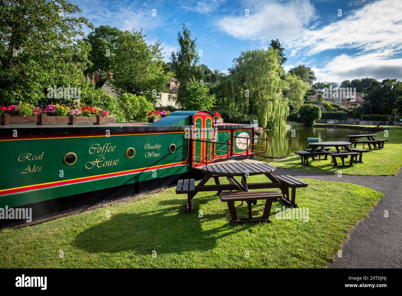 Il Grand Western Canal Country Park e la riserva naturale locale si snodano per 18 chilometri circa attraverso la splendida campagna del Mid Devon, Tiverton, Devon, Inghilterra, Regno Unito Foto Stock