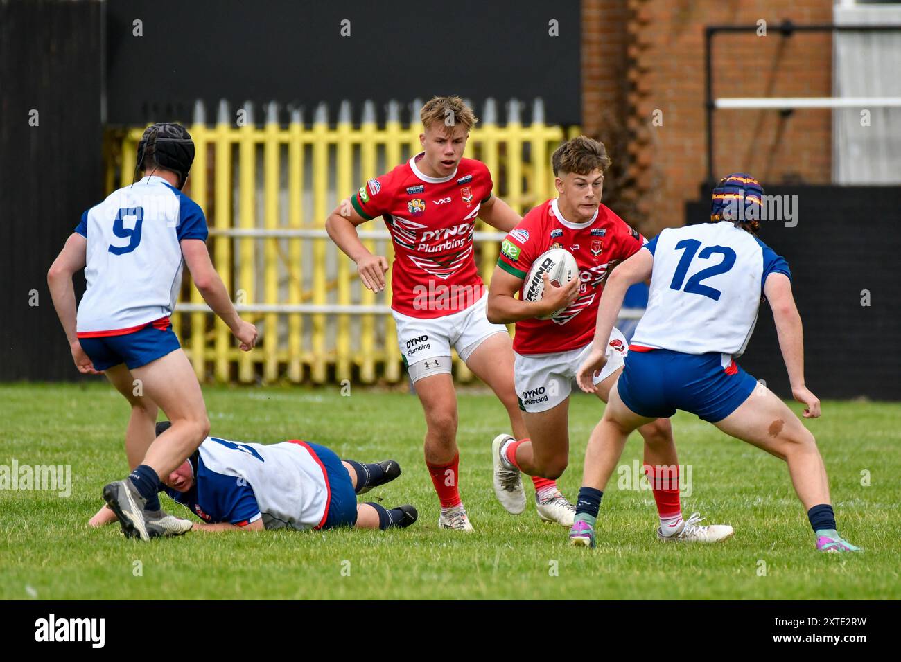 Neath, Galles. 3 agosto 2024. Elis Thomas del Galles corre con la palla durante la partita Under 16 Four Nations Rugby League Championship tra Galles e Inghilterra Community Lions al Lextan Gnoll di Neath, Galles, Regno Unito, il 3 agosto 2024. Crediti: Duncan Thomas/Majestic Media. Foto Stock