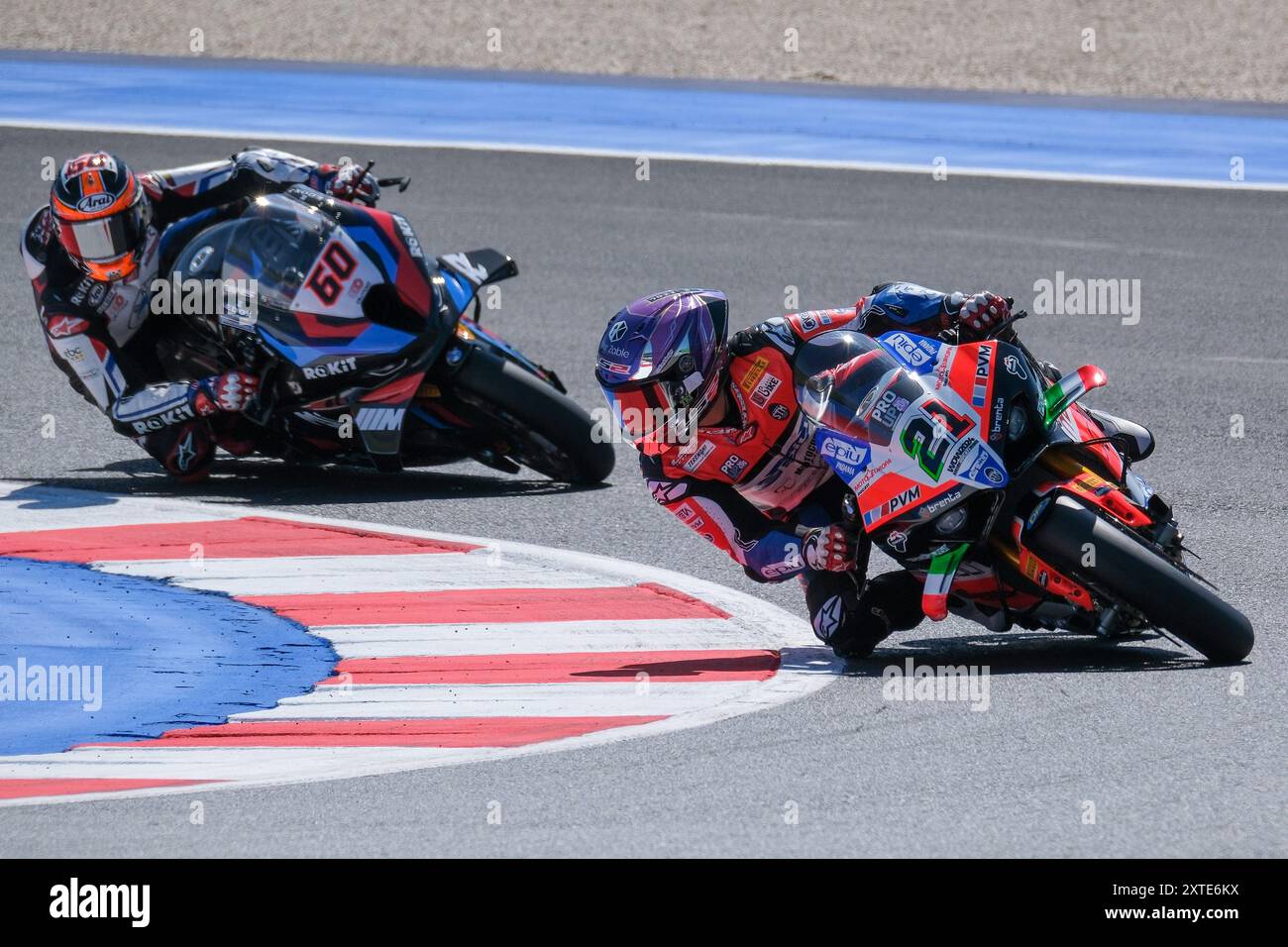 (21) Michael Ruben Rinaldi, italiano del Team Motocorsa Racing, cavalca Ducati Panigale V4R in azione durante il Campionato del mondo FIM Motul Superbike Foto Stock