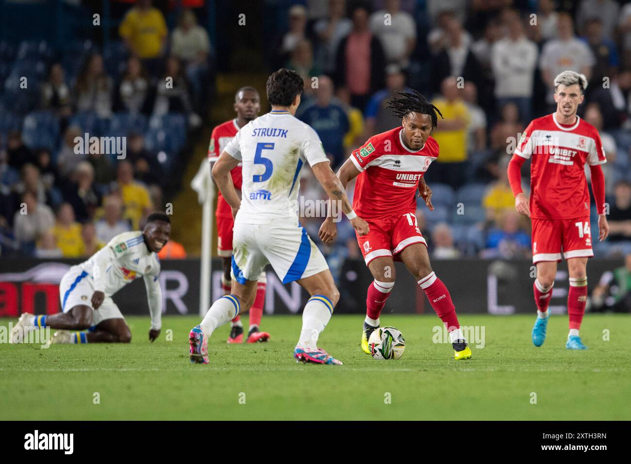 Micah Hamilton di Middlesbrough dribbla con il pallone durante la partita di Carabao Cup tra Leeds United e Middlesbrough a Elland Road, Leeds, mercoledì 14 agosto 2024. (Foto: Trevor Wilkinson | mi News) crediti: MI News & Sport /Alamy Live News Foto Stock