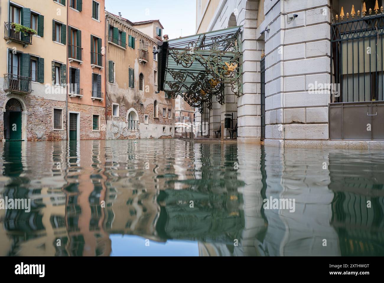Vista sul canale del Gran Teatro la Fenice, Venezia, Italia, settembre 2022 Foto Stock