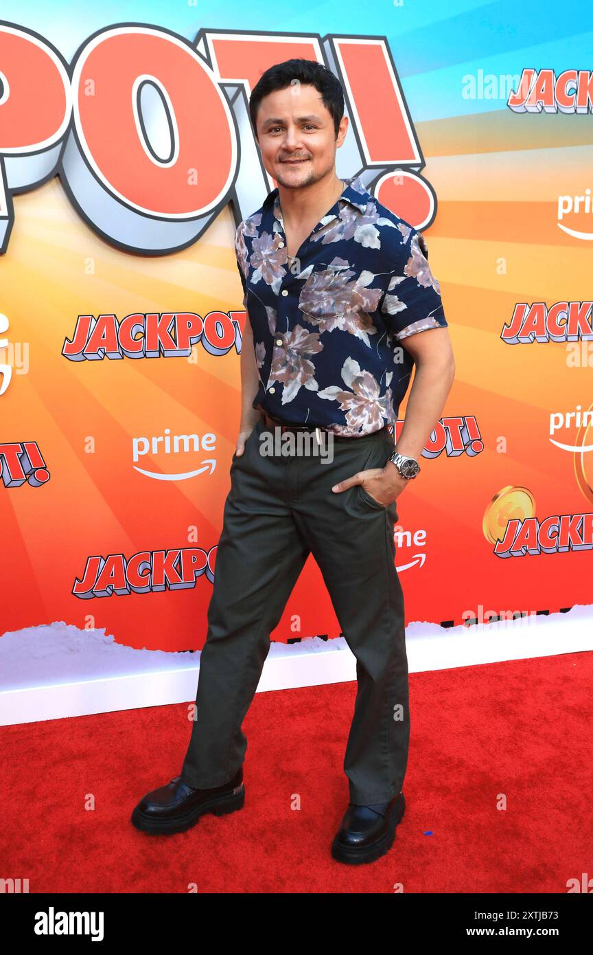 Arturo Castro bei der Premiere des Amazon prime Video Films Jackpot / Ein Jackpot zum Sterben im TCL Chinese Theatre. Los Angeles, 13.08.2024 *** Arturo Castro alla prima del film Amazon prime Video Jackpot A Jackpot to Die for al TCL Chinese Theatre di Los Angeles, 13 08 2024 foto:XJ.xBlocx/xFuturexImagex jackpot 4827 Foto Stock