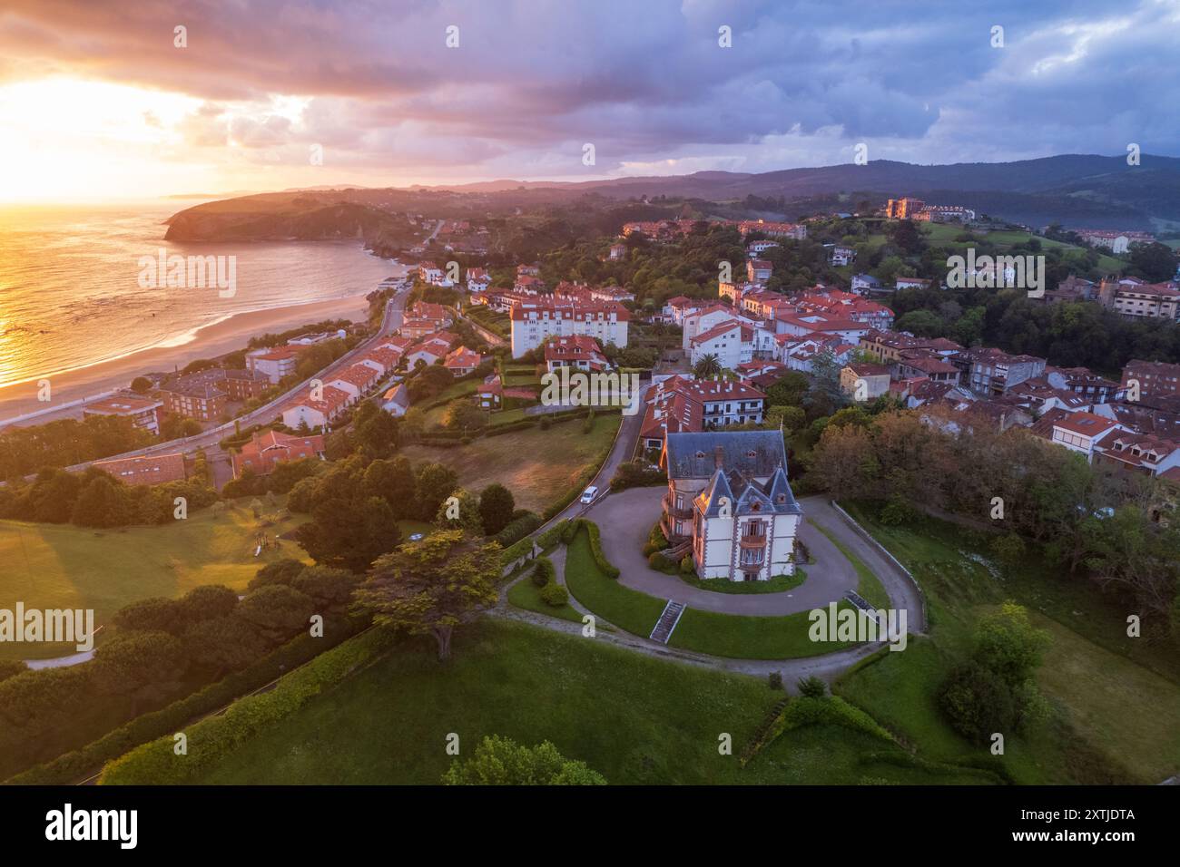 Veduta aerea di Comillas sul nord della Spagna Foto Stock