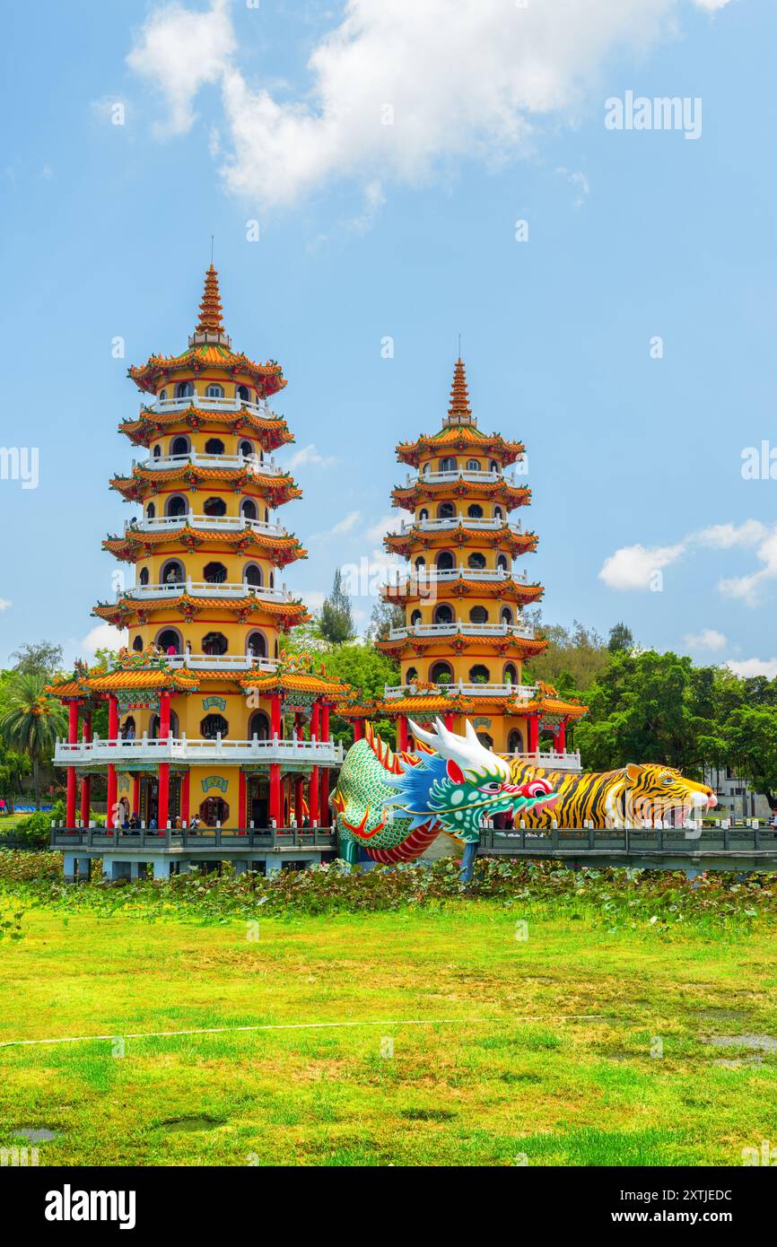 Il Drago e la Tigre pagode in Kaohsiung Taiwan Foto Stock