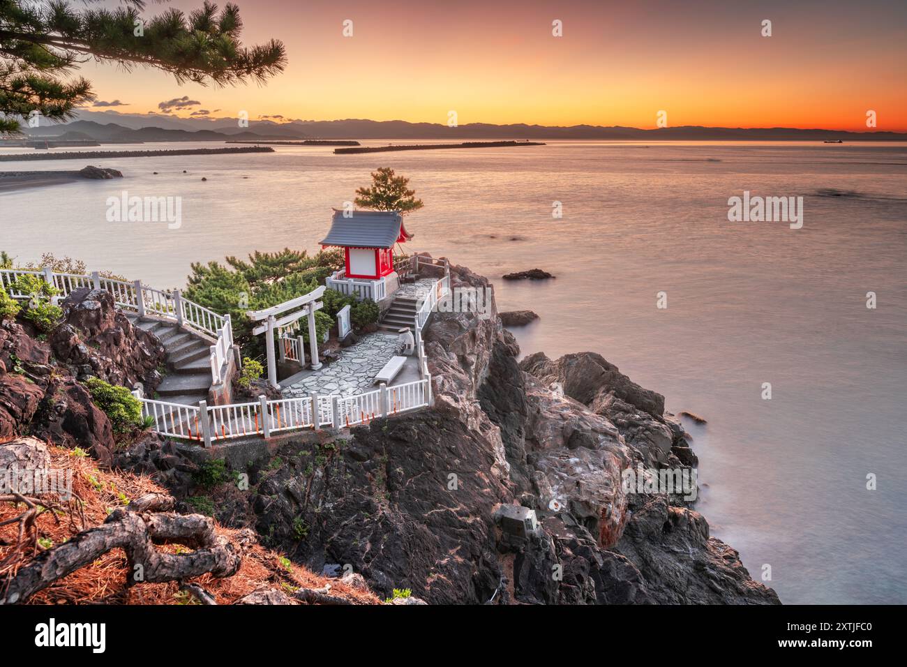 Kochi, Giappone, al Santuario di Watatsumi (Palazzo del Re Drago) al mattino. Foto Stock