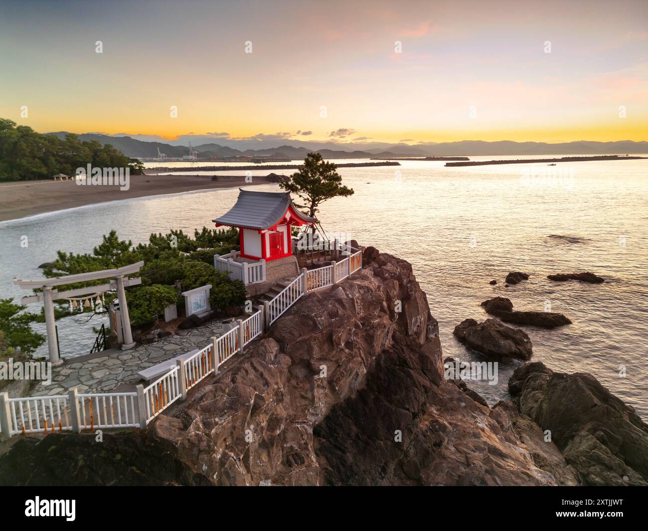 Kochi, Giappone, al Santuario di Watatsumi (Palazzo del Re Drago) al mattino. Foto Stock