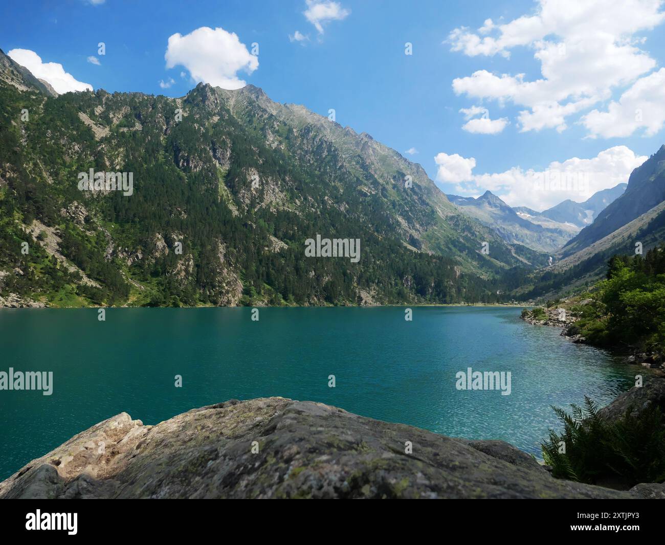 Una vista del Lac de Gaube nel Parco Nazionale dei Pirenei nel sud-ovest della Francia Foto Stock