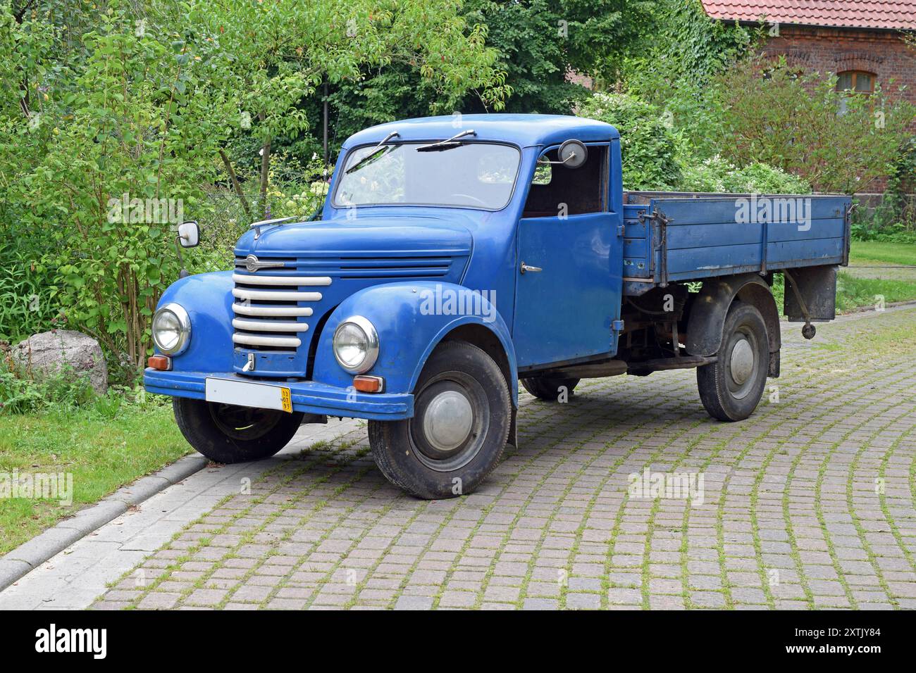 18.08.2017 Framo Pritsche Deutschland/ Sachsen Anhalt/ Altmark/ Altmarkkreis Salzwedel/ Hilmsen/ Framo V901 Pritsche/ Kleintransporter/ Baujahr 1952/ 3 Zylinder Zweitaktmotor/ 901ccm/ 24 CV/ 18 kW *** 18 08 2017 Framo flatbed Germania Sassonia Anhalt Altmark Altmarkkreis Salzwedel Hilmsen Framo V901 flatbed Van anno 1952 motore a 3 cilindri a due tempi 901cc 24 cv 18 kW Foto Stock