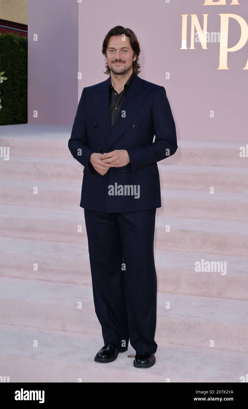 Los Angeles, California, Stati Uniti. 14 agosto 2024. Lucas Bravo partecipa alla prima della quarta parte di Netflix "Emily in Paris" all'Egyptian Theatre Hollywood il 14 agosto 2024 a Los Angeles, California. Crediti: Jeffrey Mayer/Media Punch/Alamy Live News Foto Stock