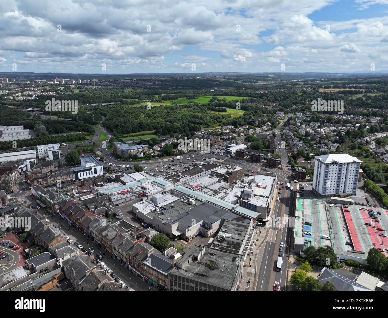 Vista aerea con droni di Hamilton, Lanarkshire meridionale, Scozia Foto Stock