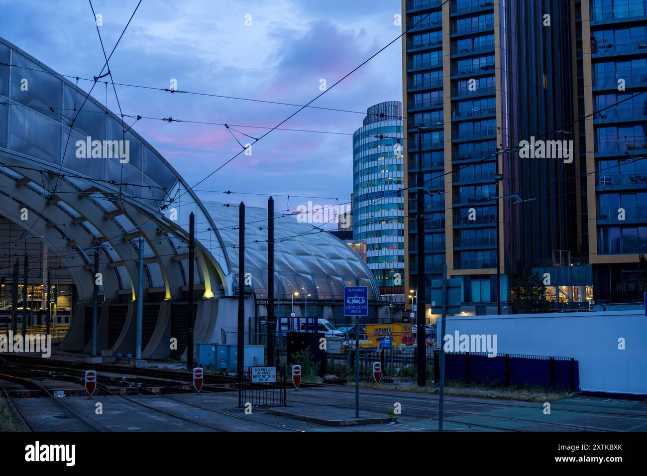 Immagine di una splendida alba alla stazione Victoria di Manchester Foto Stock