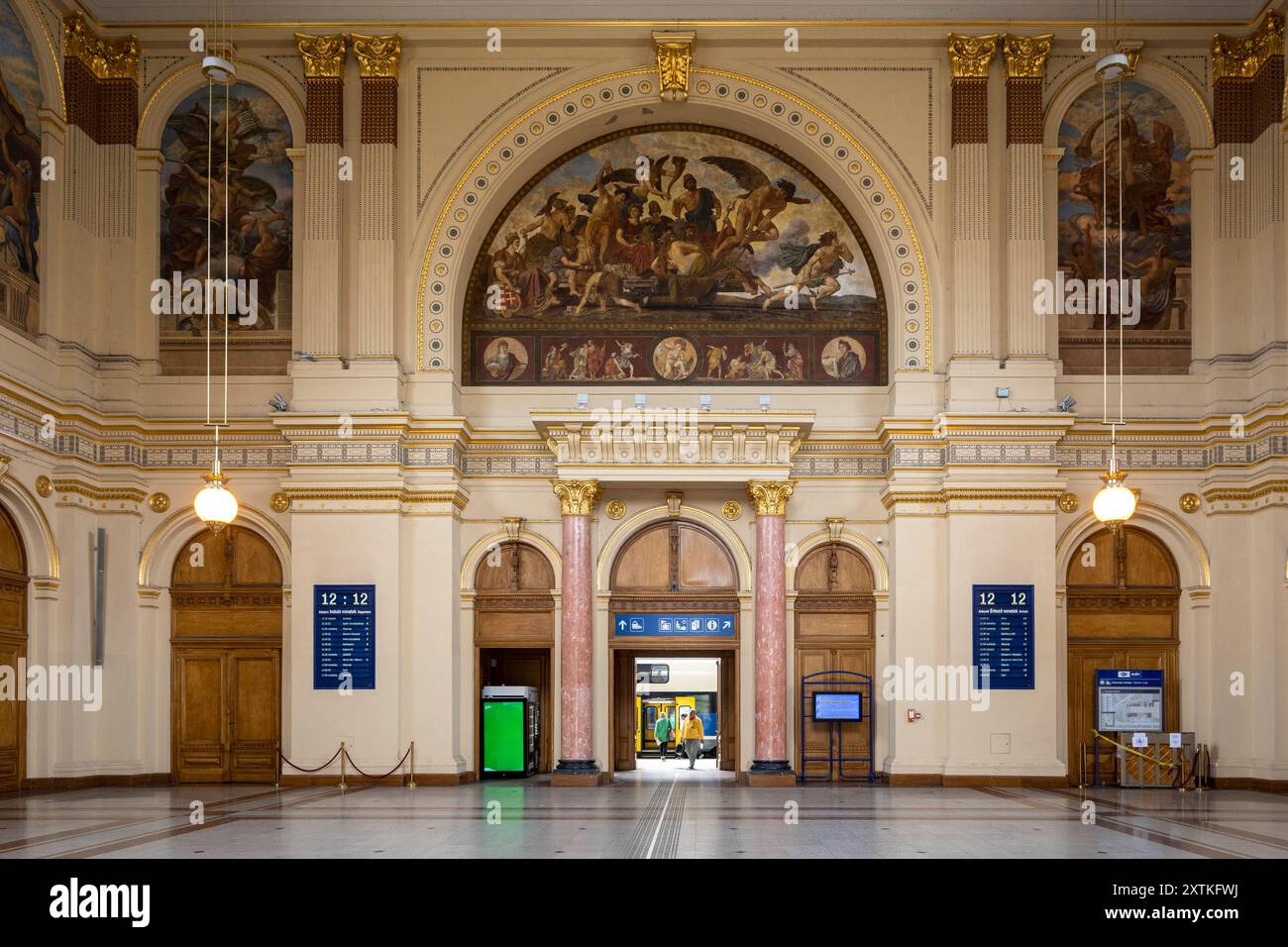 Interno della stazione Keleti di Budapest Foto Stock