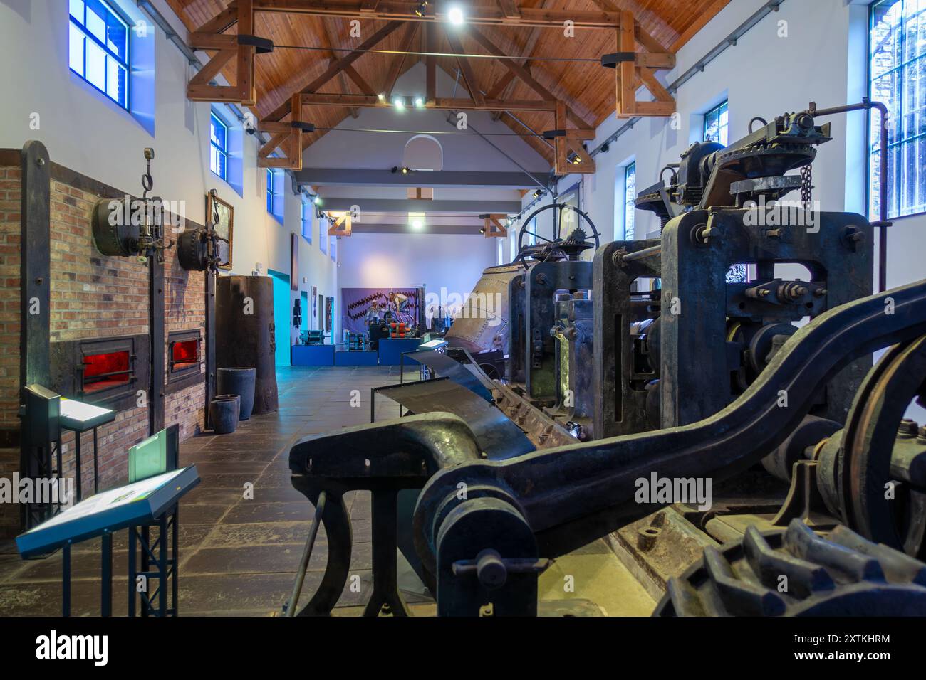 Vecchi laminatoi nel Museo industriale della miniera di carbone le Bois du Cazier, Marcinelle vicino a Charleroi, provincia di Hainaut, Belgio Foto Stock