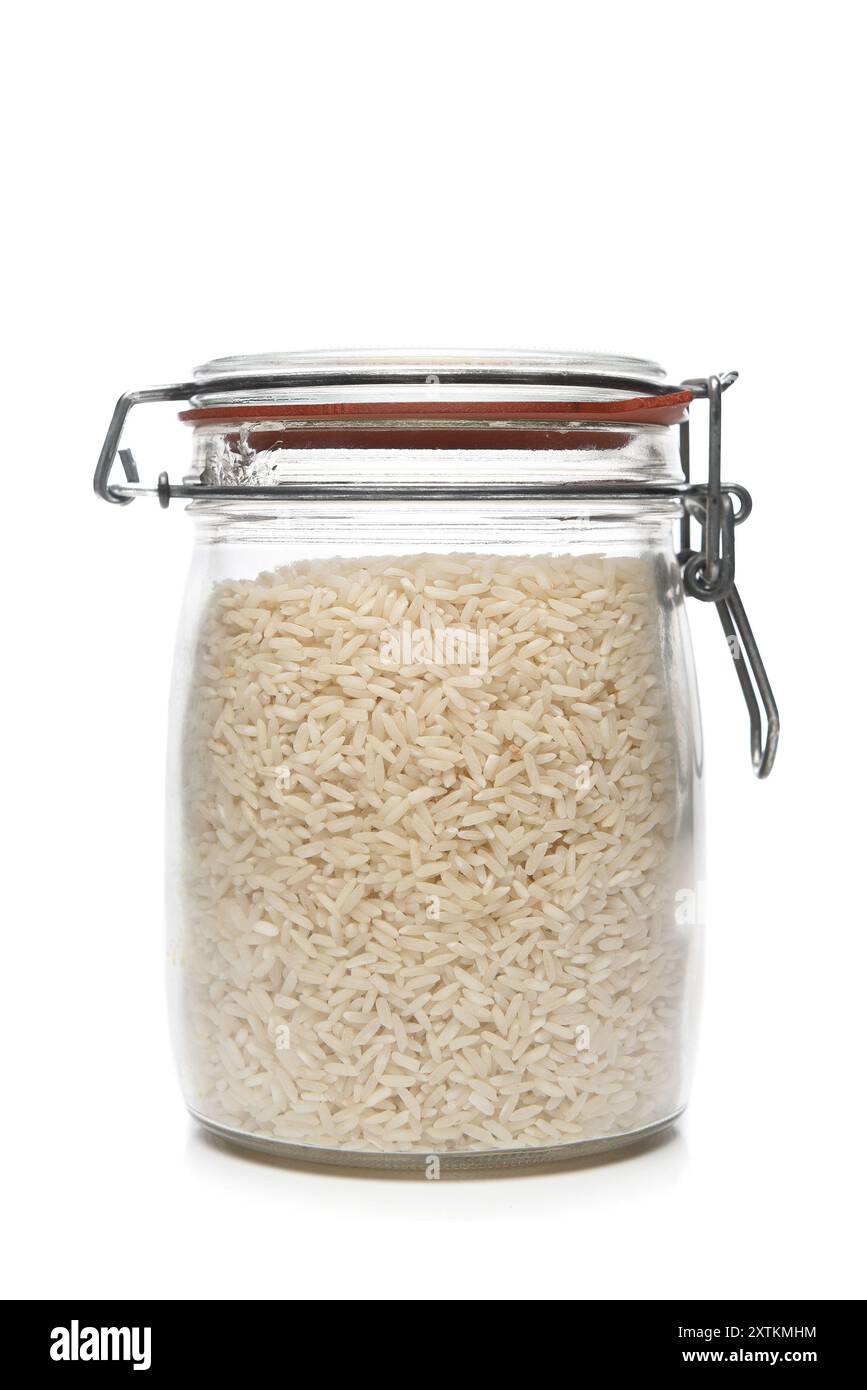 Un barattolo riempito di riso bianco. Foto Stock