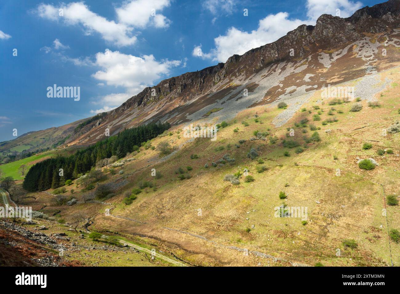 CAD ovest e valle di montagna sull'anello di mach in Galles nel Regno Unito Foto Stock