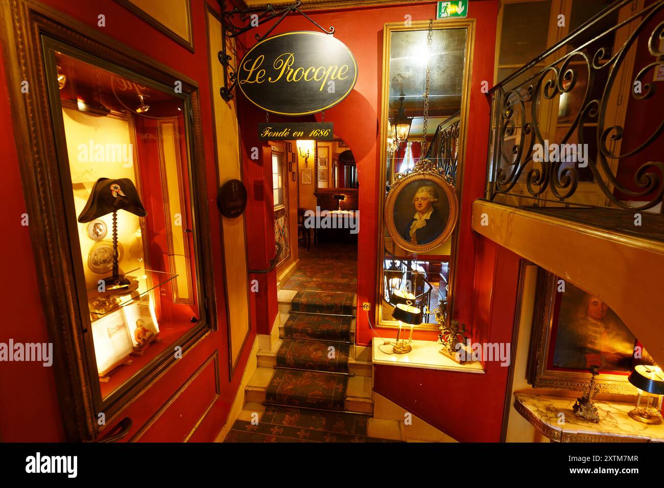 PARIGI, FRANCIA - 14 AGOSTO 2024: Cafe le Procope. Il Cafe Procope si trova nel quartiere di Saint Germain des Pres. E' chiamato il ristorante piu' vecchio Foto Stock