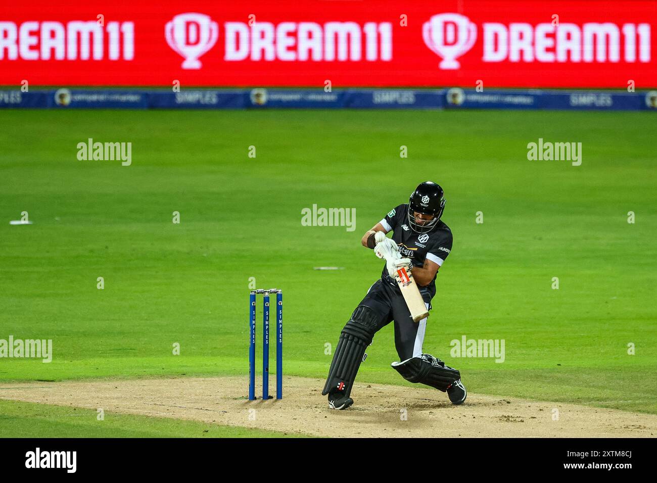 Birmingham, Regno Unito. 15 agosto 2024. Max Holden dei Manchester Originals in azione con la mazza durante il Hundred match tra Birmingham Phoenix e Manchester Originals all'Edgbaston Cricket Ground, Birmingham, Inghilterra, il 15 agosto 2024. Foto di Stuart Leggett. Solo per uso editoriale, licenza richiesta per uso commerciale. Non utilizzare in scommesse, giochi o pubblicazioni di singoli club/campionato/giocatori. Crediti: UK Sports Pics Ltd/Alamy Live News Foto Stock