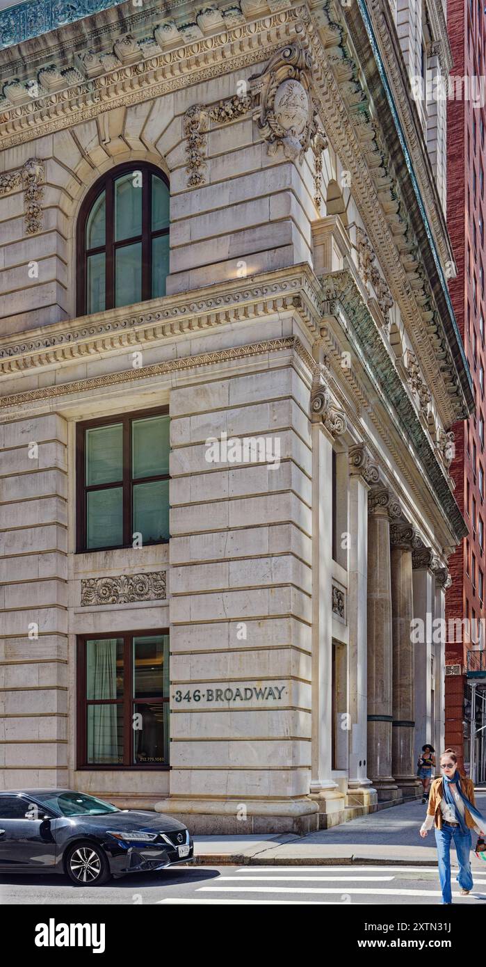 Il New York Life Insurance Building, noto anche come Clock Tower Building, è un punto di riferimento del Civic Center. L'edificio degli uffici del 1899 è ora un condominio residenziale. Foto Stock