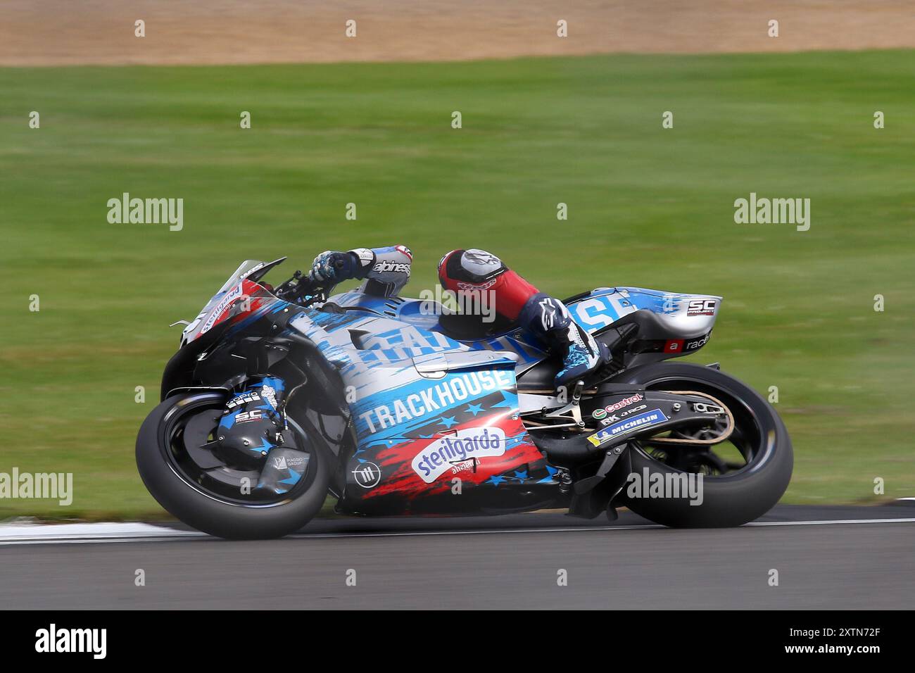 Raul Fernandez - Trackhouse Racing - pilota numero 25 su un Aprilia al Gran Premio di MotoGP 2024 a Silverstone nell'agosto 2024 Foto Stock