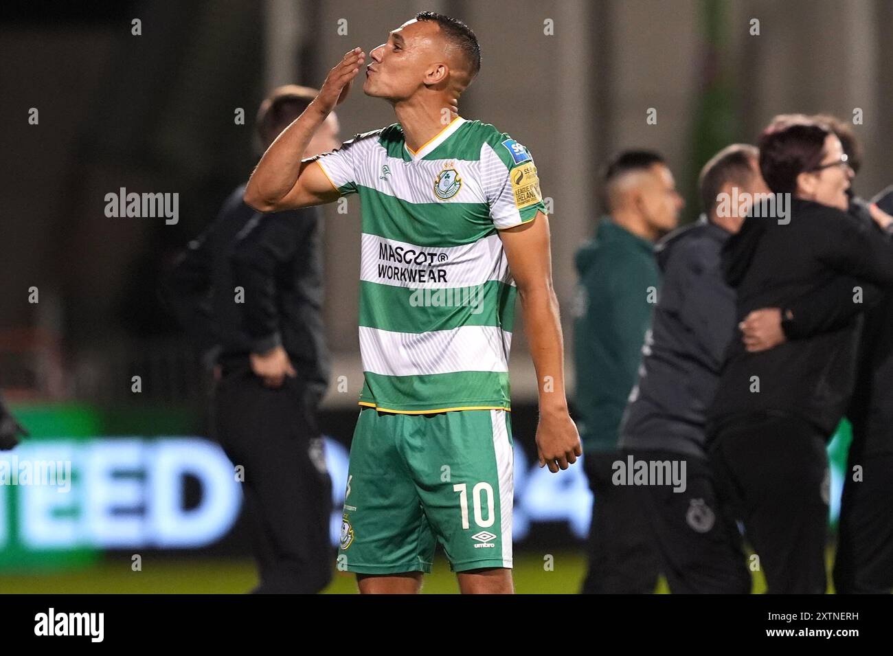 Graham Burke degli Shamrock Rovers celebra la vittoria nel terzo turno di qualificazione dell'Europa League, 2a tappa al Tallaght Stadium di Dublino. Data foto: Giovedì 15 agosto 2024. Foto Stock