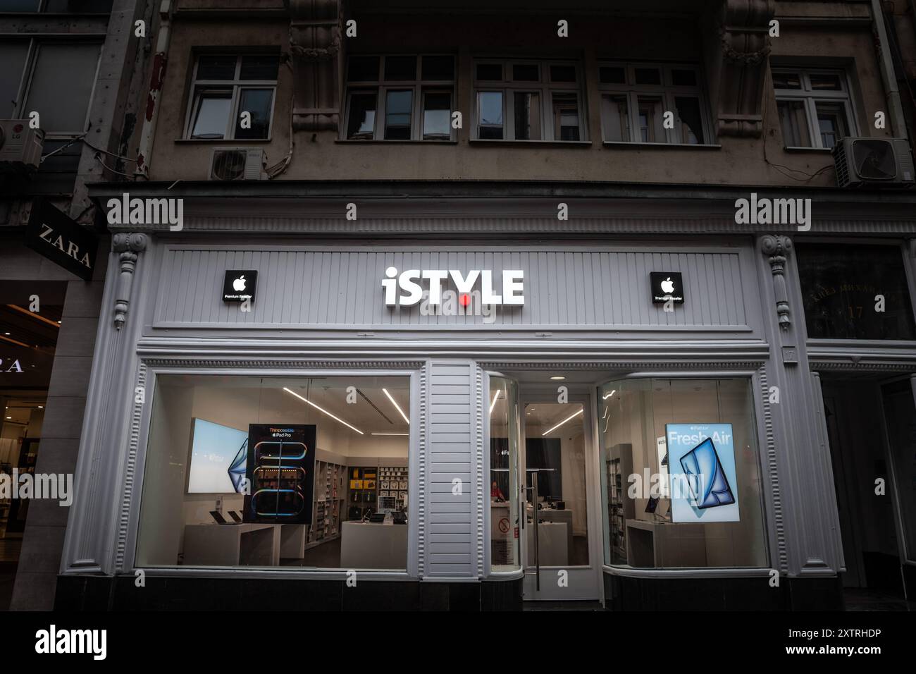 Foto di un cartello con il logo di iStyle a Belgrado, Serbia. IStyle è un rivenditore di prodotti Apple, che opera principalmente nell'Europa centrale e orientale Foto Stock