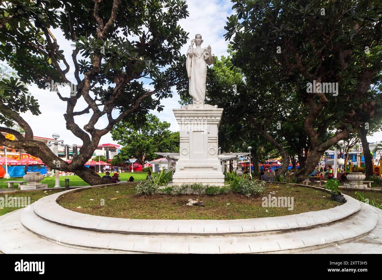 Statua dedicata a Maria Clara situata presso il Molo Plaza di Iloilo nelle Filippine Foto Stock