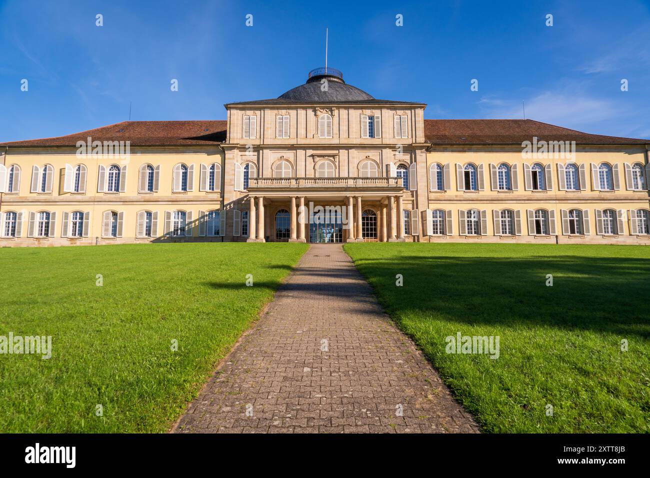 La più antica università di Stoccarda, l'Università di Hohenheim (Universität Hohenheim) nell'area di Stoccarda, in Germania, in un giorno d'autunno Foto Stock