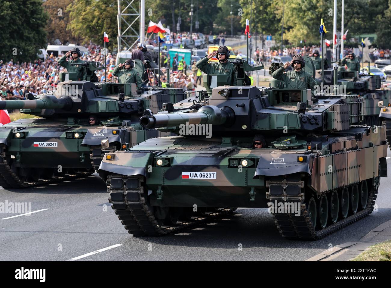 Varsavia, Polonia. 15 agosto 2024. I militari polacchi presentano i carri armati K2 Black Panther a Wislostrada nel centro di Varsavia, la capitale della Polonia, durante una parata militare in occasione della giornata dell'esercito polacco. La parata presenta oltre 200 unità militari dell'esercito polacco. Il Presidente della Polonia Andrzej Duda, il primo ministro Donald Tusk e molti altri politici polacchi assistono alla sfilata. (Foto di Dominika Zarzycka/SOPA Images/Sipa USA) credito: SIPA USA/Alamy Live News Foto Stock