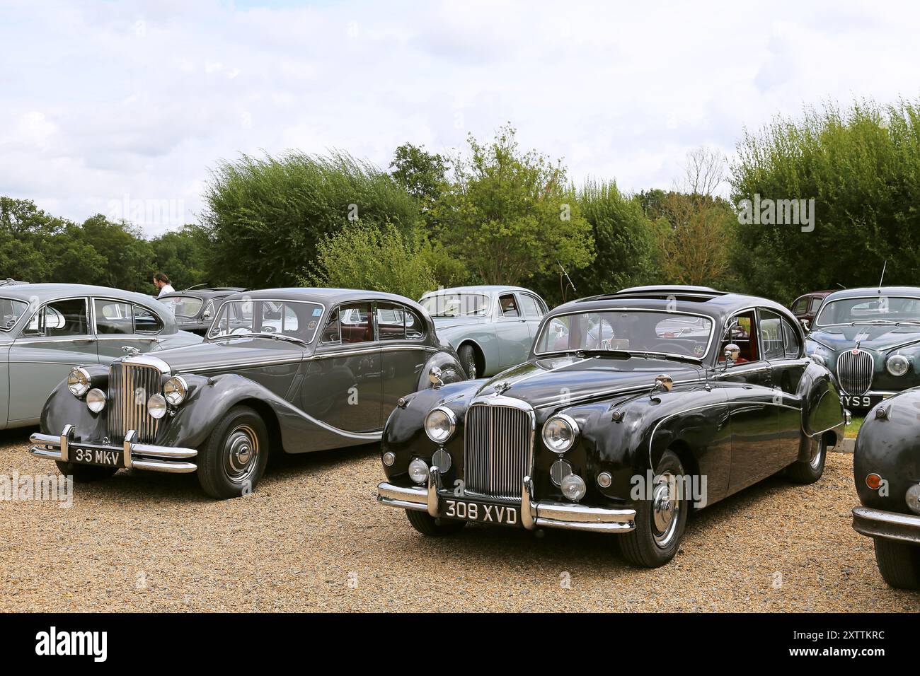 Jaguar MKV 3,5 (1950) e Jaguar MkIX 3,8 (1959), Mike Hawthorm Museum (collezione privata), Inghilterra, Gran Bretagna, Regno Unito, Regno Unito, Regno Unito, Europa Foto Stock
