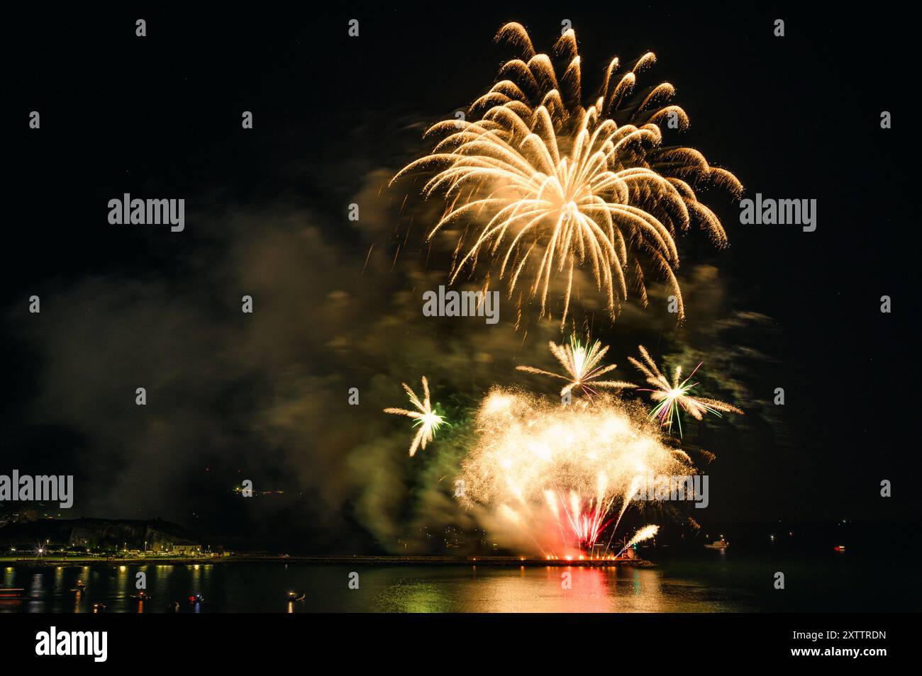 Spettacolo di fuochi d'artificio, British Firework Championships, Plymouth, Devon, Inghilterra Foto Stock