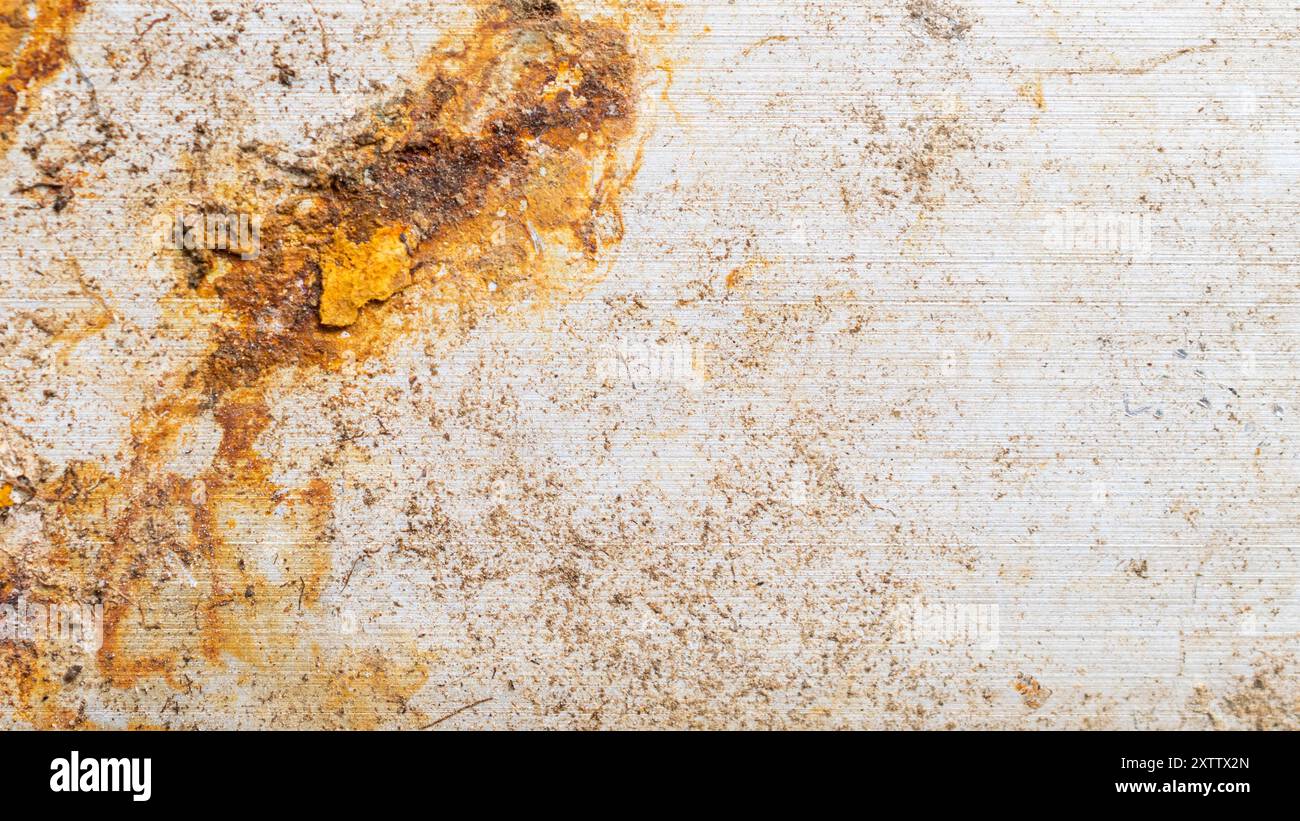 vecchio foglio di alluminio deformato. trama o sfondo Foto Stock