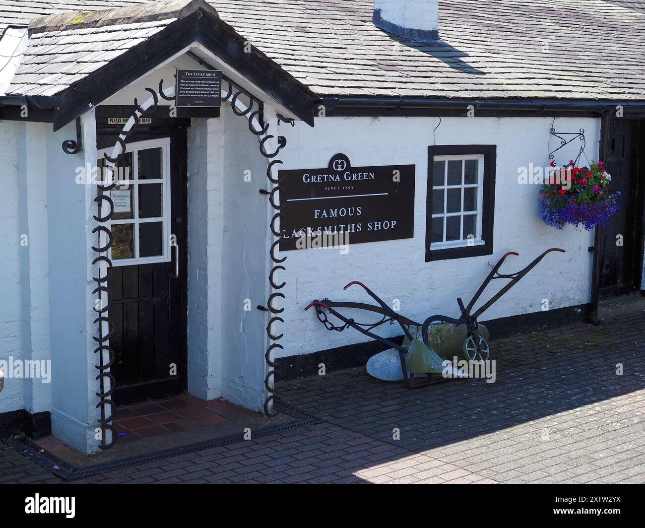 Il famoso negozio Blacksmiths presso il centro visitatori Gretna Green, Dumfries e Galloway, Scozia, Regno Unito, Foto Stock