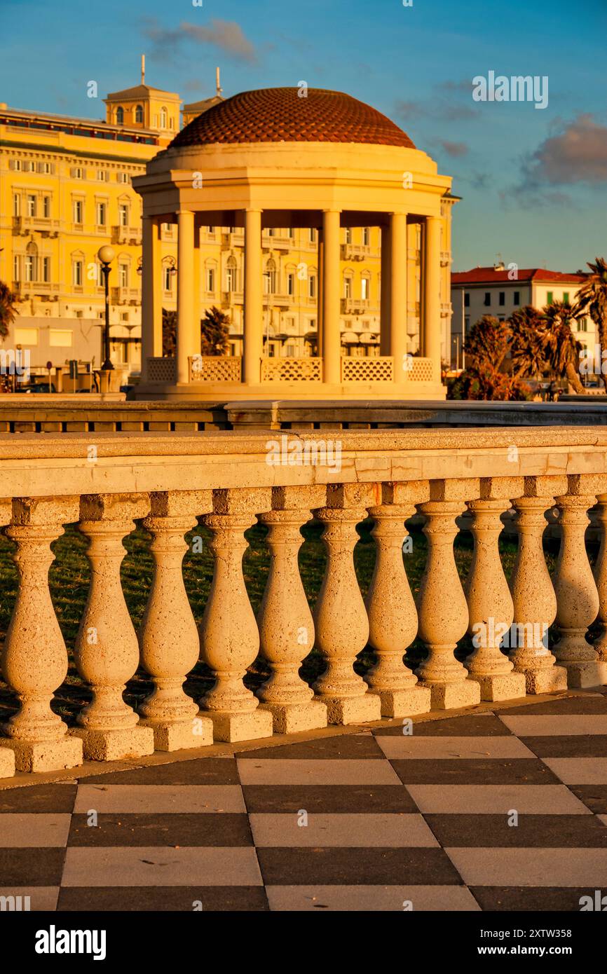 Tramonto sulla Terrazza Mascagni, Livorno, Italia Foto Stock