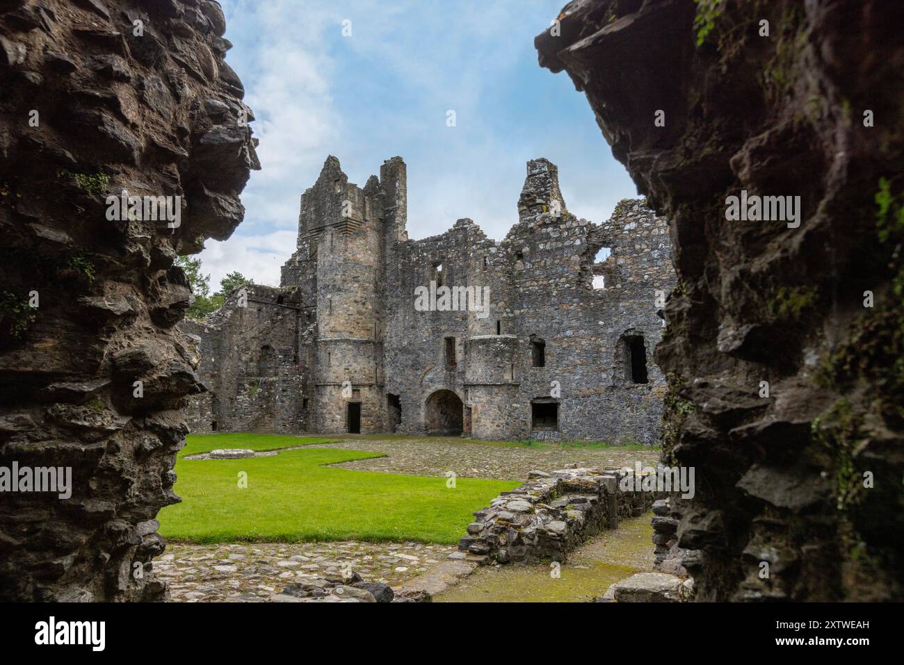 Il castello di Balvenie è un castello in rovina a nord di Dufftown nella regione di Moray in Scozia. Foto Stock