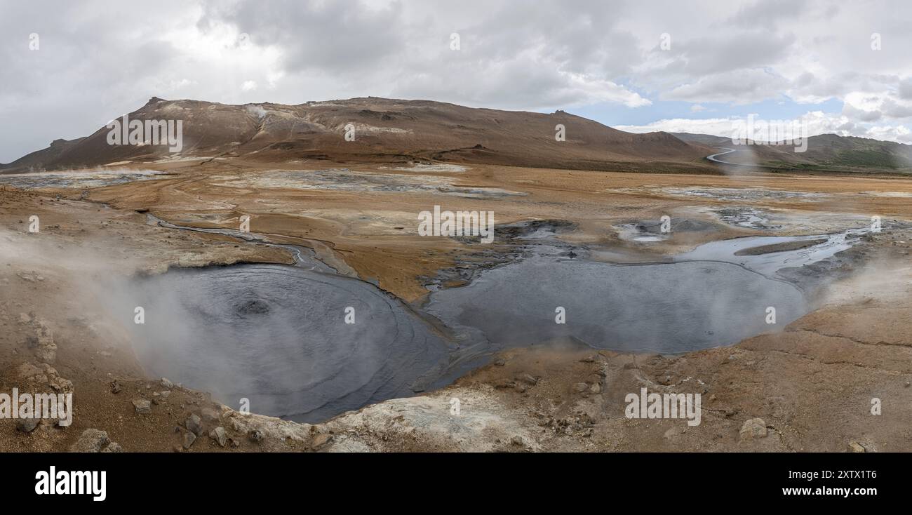 Hverir Geotermus Area (nel porto settentrionale dell'Islanda) durante l'estate Foto Stock