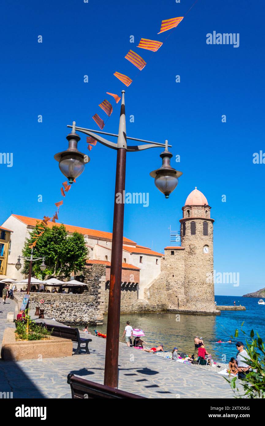Chiesa di Notre-Dame ed ex faro, Collioure, Côte Vermeille, Pyrénées Orientales, Occitanie, Francia Foto Stock