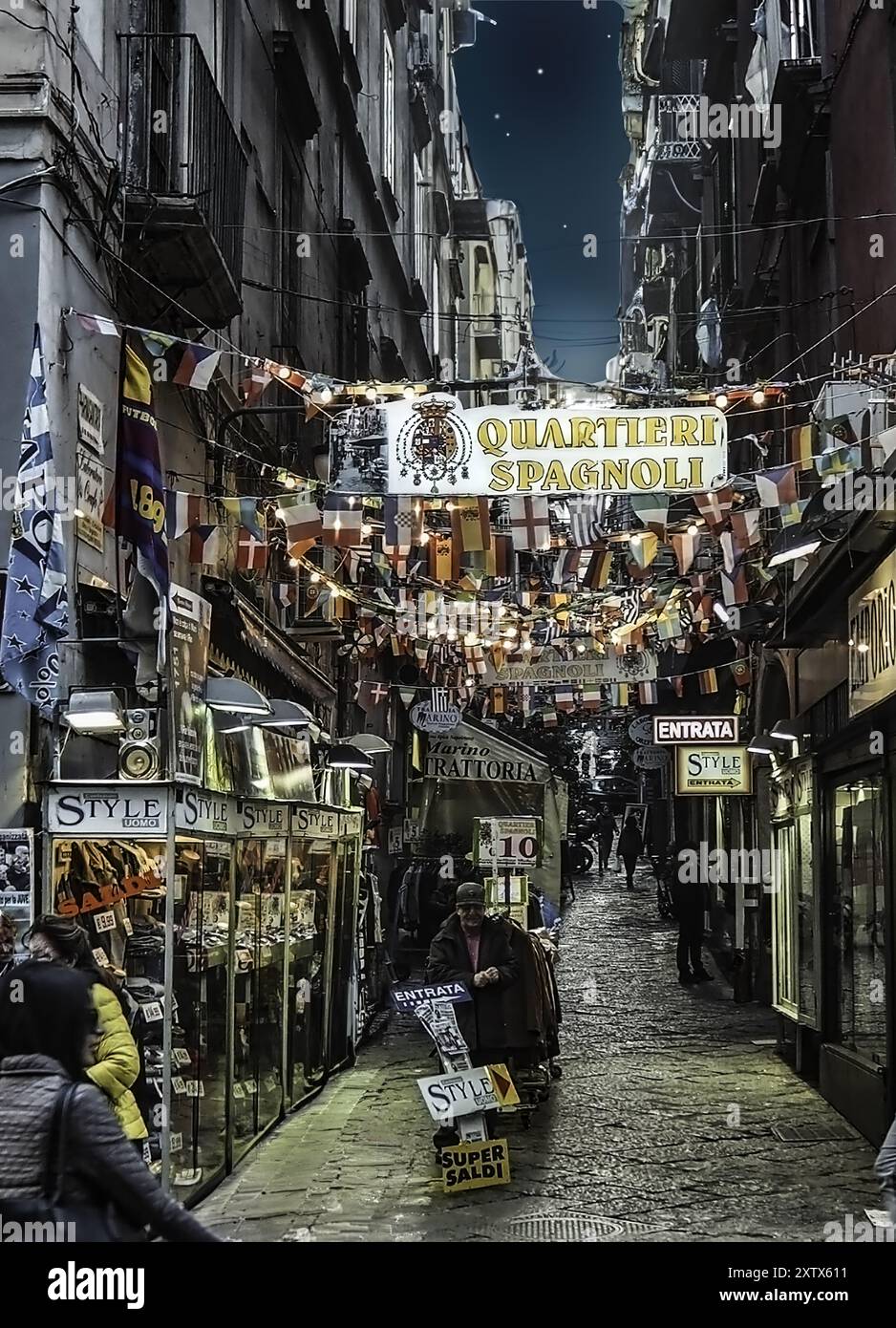 Scène de nuit dans le quartier espagnol de Naples, Italie Foto Stock