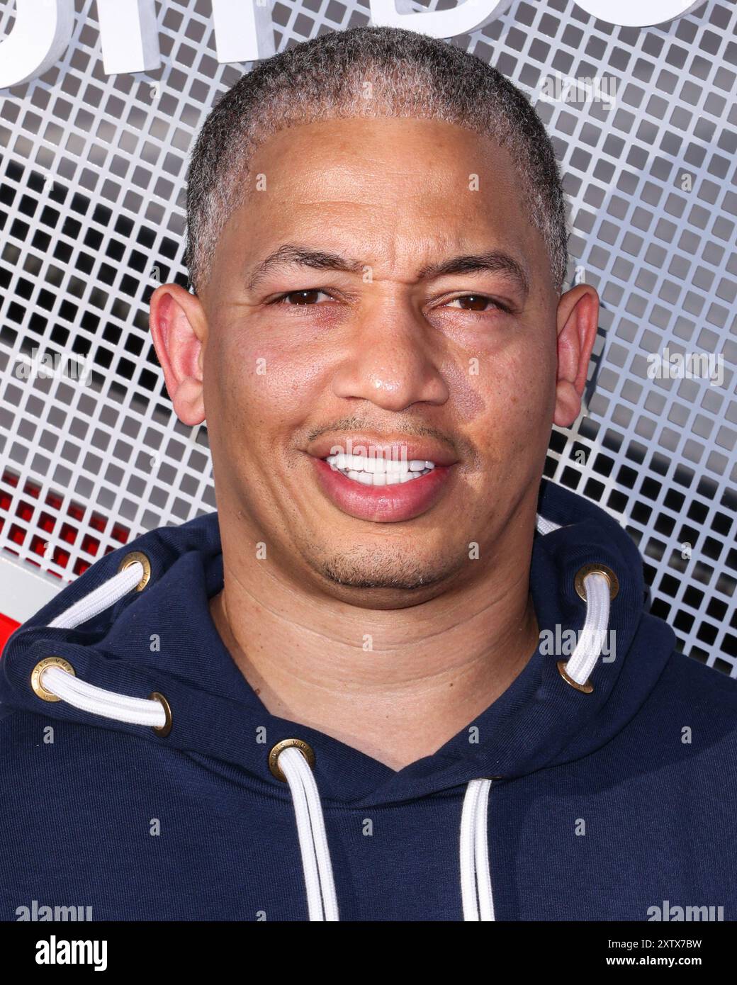 Inglewood, Stati Uniti. 15 agosto 2024. INGLEWOOD, LOS ANGELES, CALIFORNIA, STATI UNITI - 15 AGOSTO: allenatore professionista americano di basket ed ex giocatore, capo allenatore dei Los Angeles Clippers della National Basketball Association Tyronn Lue, arriva all'Intuit Dome Grand Opening - Ribbon Cutting Ceremony and Red Carpet, tenutosi all'Intuit Dome il 15 agosto 2024 a Inglewood, Los Angeles, California, Stati Uniti. (Foto di Xavier Collin/Image Press Agency) credito: Image Press Agency/Alamy Live News Foto Stock