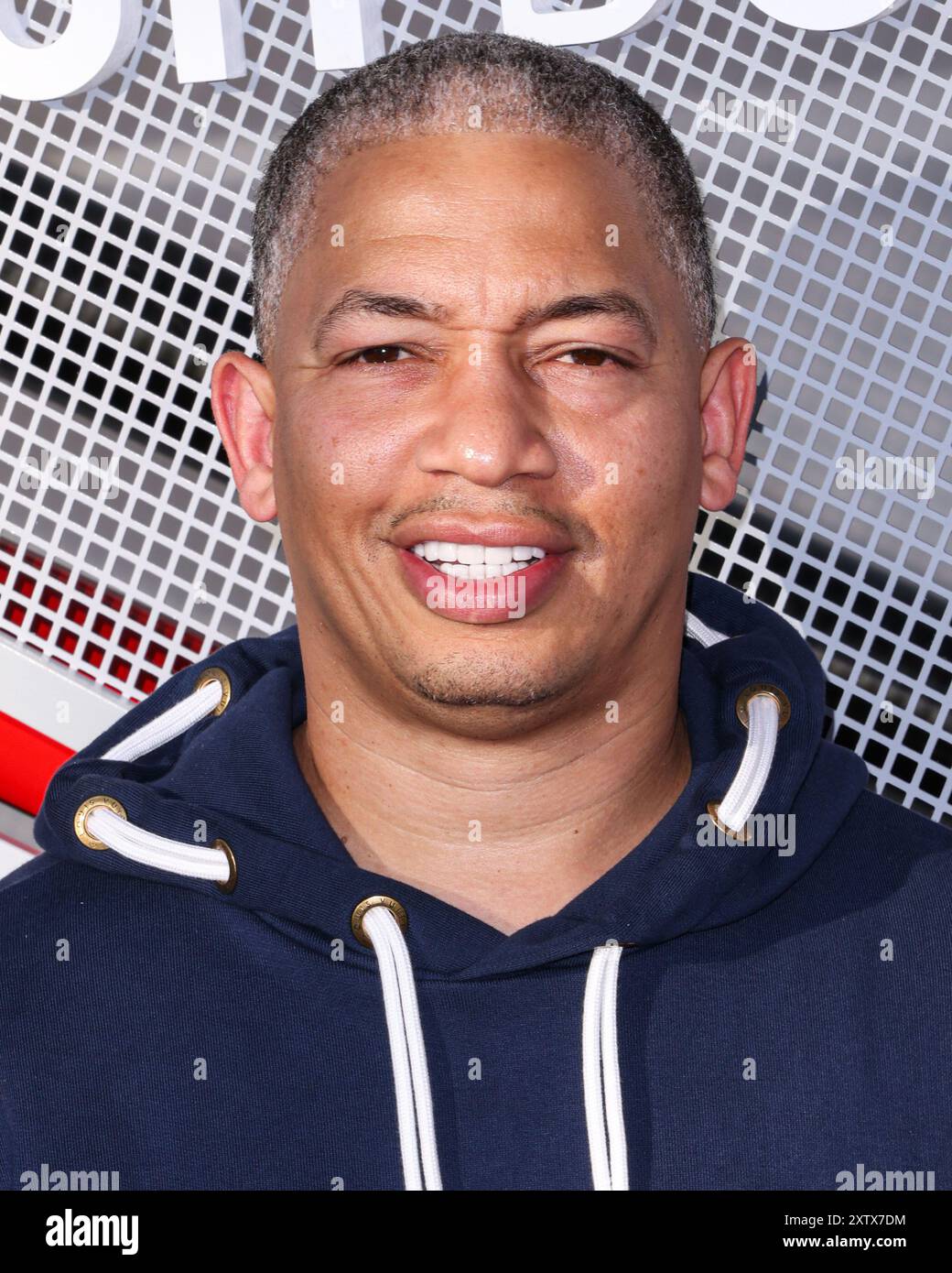 Inglewood, Stati Uniti. 15 agosto 2024. INGLEWOOD, LOS ANGELES, CALIFORNIA, STATI UNITI - 15 AGOSTO: allenatore professionista americano di basket ed ex giocatore, capo allenatore dei Los Angeles Clippers della National Basketball Association Tyronn Lue, arriva all'Intuit Dome Grand Opening - Ribbon Cutting Ceremony and Red Carpet, tenutosi all'Intuit Dome il 15 agosto 2024 a Inglewood, Los Angeles, California, Stati Uniti. (Foto di Xavier Collin/Image Press Agency) credito: Image Press Agency/Alamy Live News Foto Stock