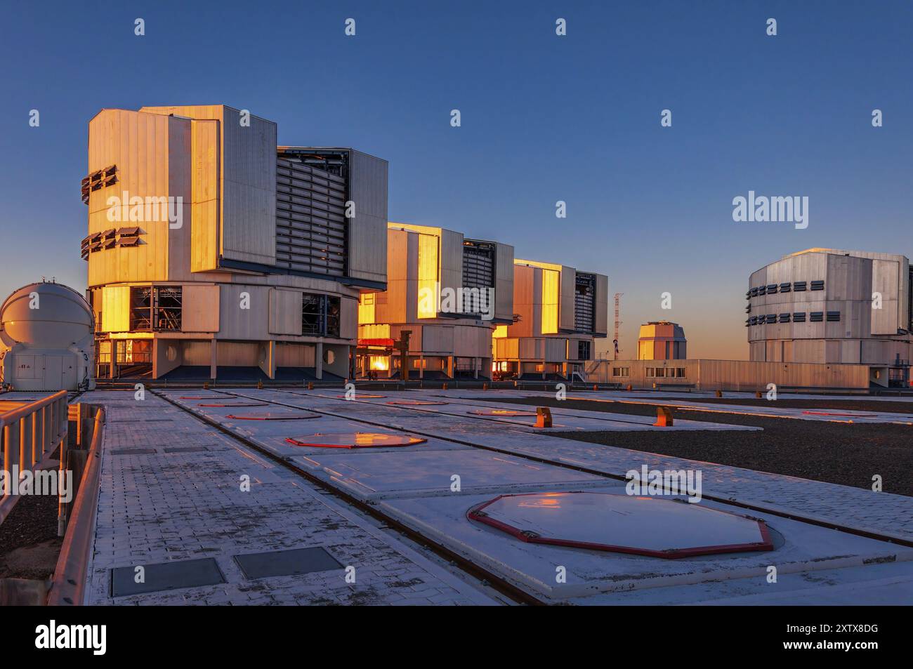 VLT Paranal Observatory al tramonto Foto Stock