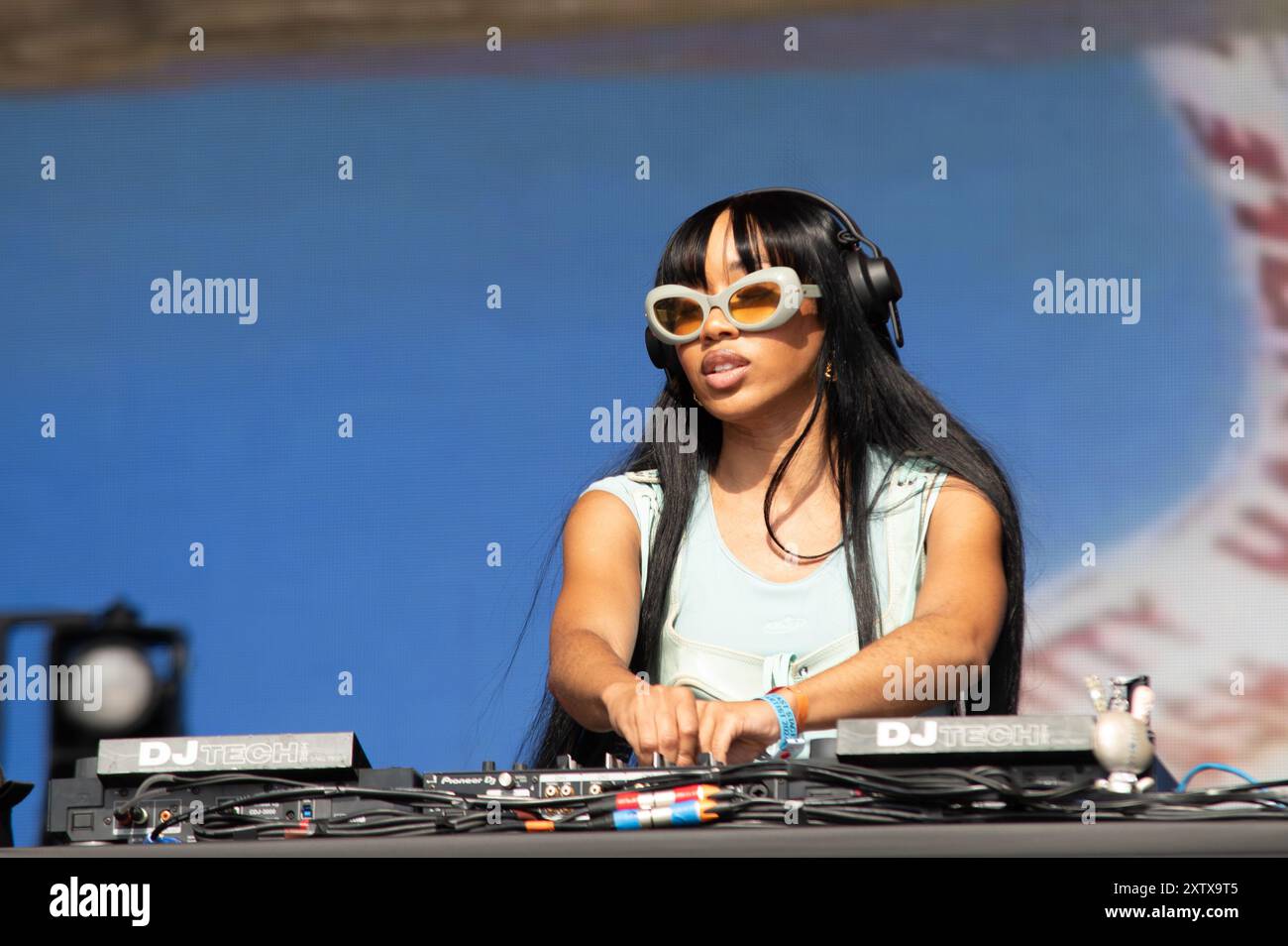 Londra, Regno Unito. 16 agosto 2024. Kitty CA$h suona una prima volta sul palco principale dell'All Points East Festival. Cristina Massei/Alamy Live News Foto Stock