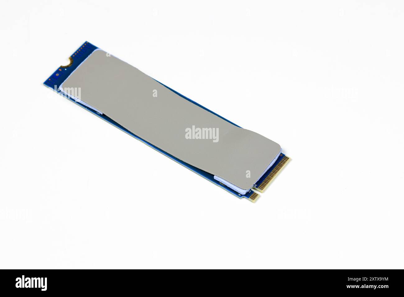 Cuscinetto termico in silicone sottile o guarnizione termica utilizzata su SSD NVME per il raffreddamento. Foto Stock