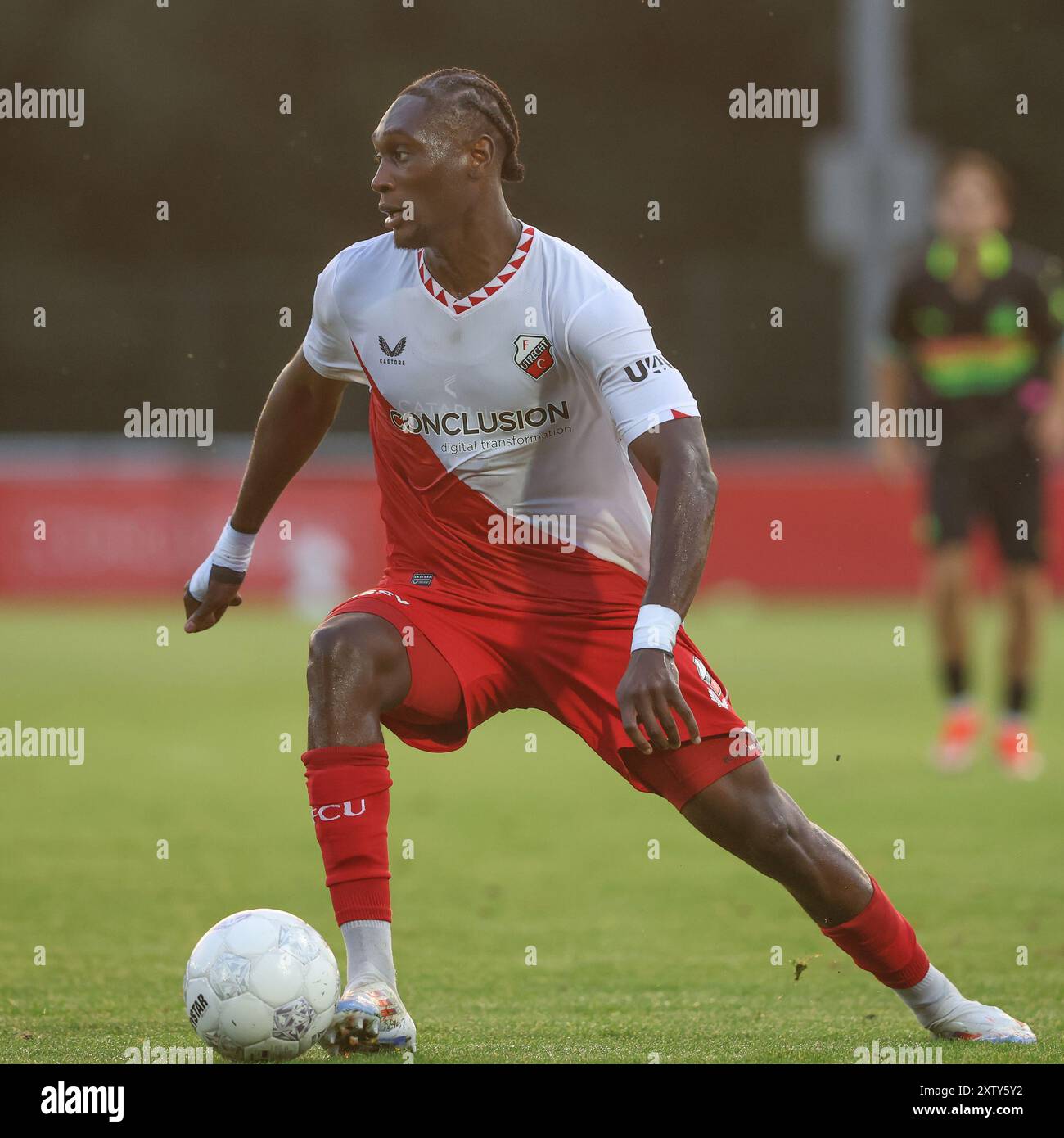 Utrecht, Paesi Bassi. 16 agosto 2024. UTRECHT, PAESI BASSI - 16 AGOSTO: Gibson Yah di Utrecht U23 durante il Keuken Kampioen Divisie match tra Jong FC Utrecht e Jong PSV allo Sportcomplex Zoudenbalch il 16 agosto 2024 a Utrecht, Paesi Bassi. (Foto di Ben Gal/Orange Pictures) credito: Orange Pics BV/Alamy Live News Foto Stock