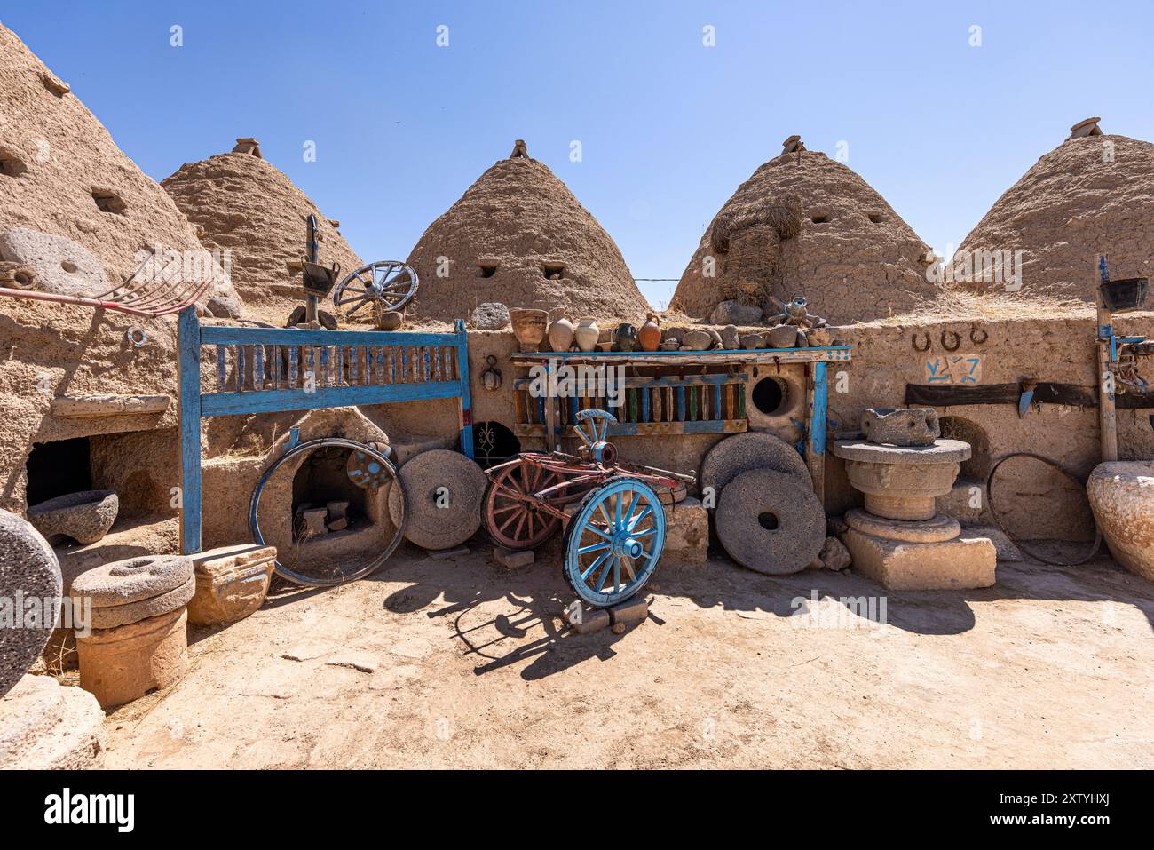 Harran, Sanliurfa, Turchia Vista delle tradizionali case coniche di Harran. Questa è la foto della tipica casa di Harran. Le case sono fatte di fango. Coni Foto Stock