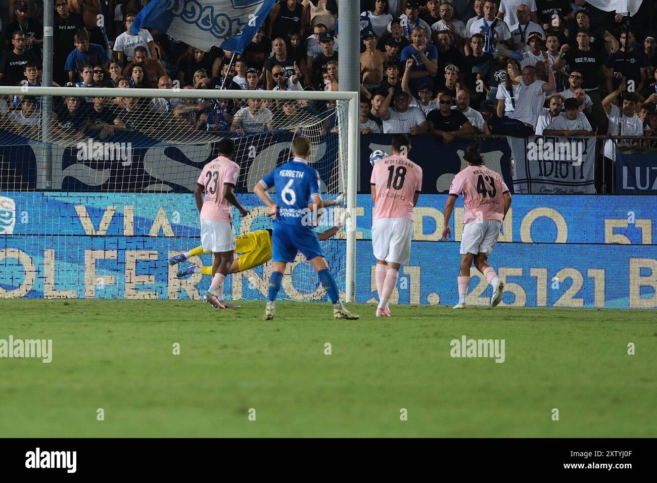 Sebastiano Desplanches del Palermo FC durante la partita di campionato italiano di calcio di serie B tra Brescia calcio FC e Palermo FC allo stadio Mario Rigamonti il 16 agosto 2024, Brixia, Italia. Foto Stock