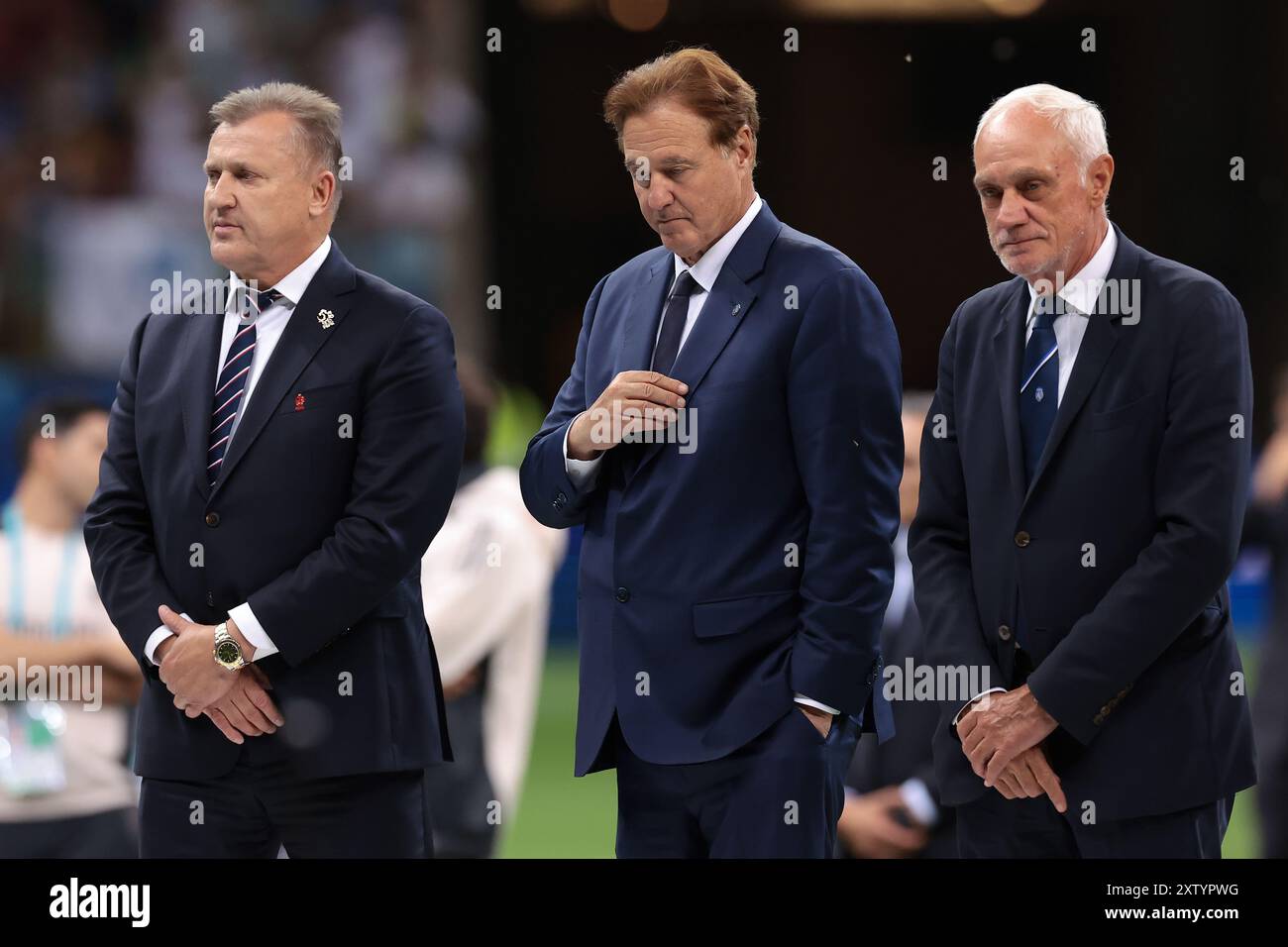 Varsavia, Polonia. 14 agosto 2024. Cezary Kulesza presidente della Federazione calcistica polacca, Stephen Pagliuca azionista di maggioranza di Atalanta BC e Antonio Percassi presidente di Atalanta BC guardano durante la cerimonia di presentazione del trofeo dopo la partita della Supercoppa UEFA allo Stadio Nazionale di Varsavia. Il credito per immagini dovrebbe essere: Jonathan Moscrop/Sportimage Credit: Sportimage Ltd/Alamy Live News Foto Stock