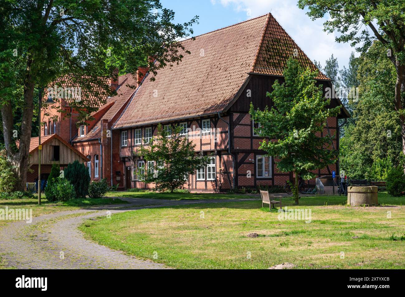 Kirchseelte, bassa Sassonia, Germania, 16 luglio 2024 - tradizionale facciata in mattoni in legno di una casa di campagna Foto Stock