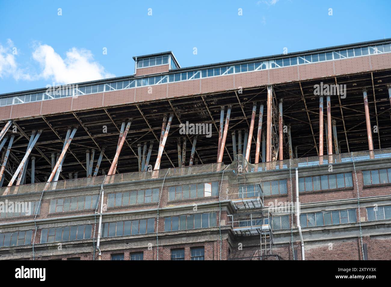 Brema, Germania, 16 luglio 2024 - costruzione monumentale del patrimonio industriale di un'antica fabbrica di farine, chiamata Der Koloss Foto Stock